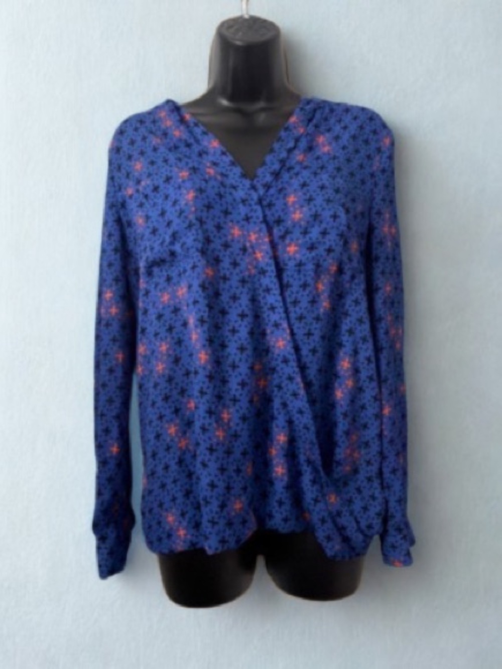 Maeve Royal Blue Star-Print V-Neck Draped Blouse with Coral Accents